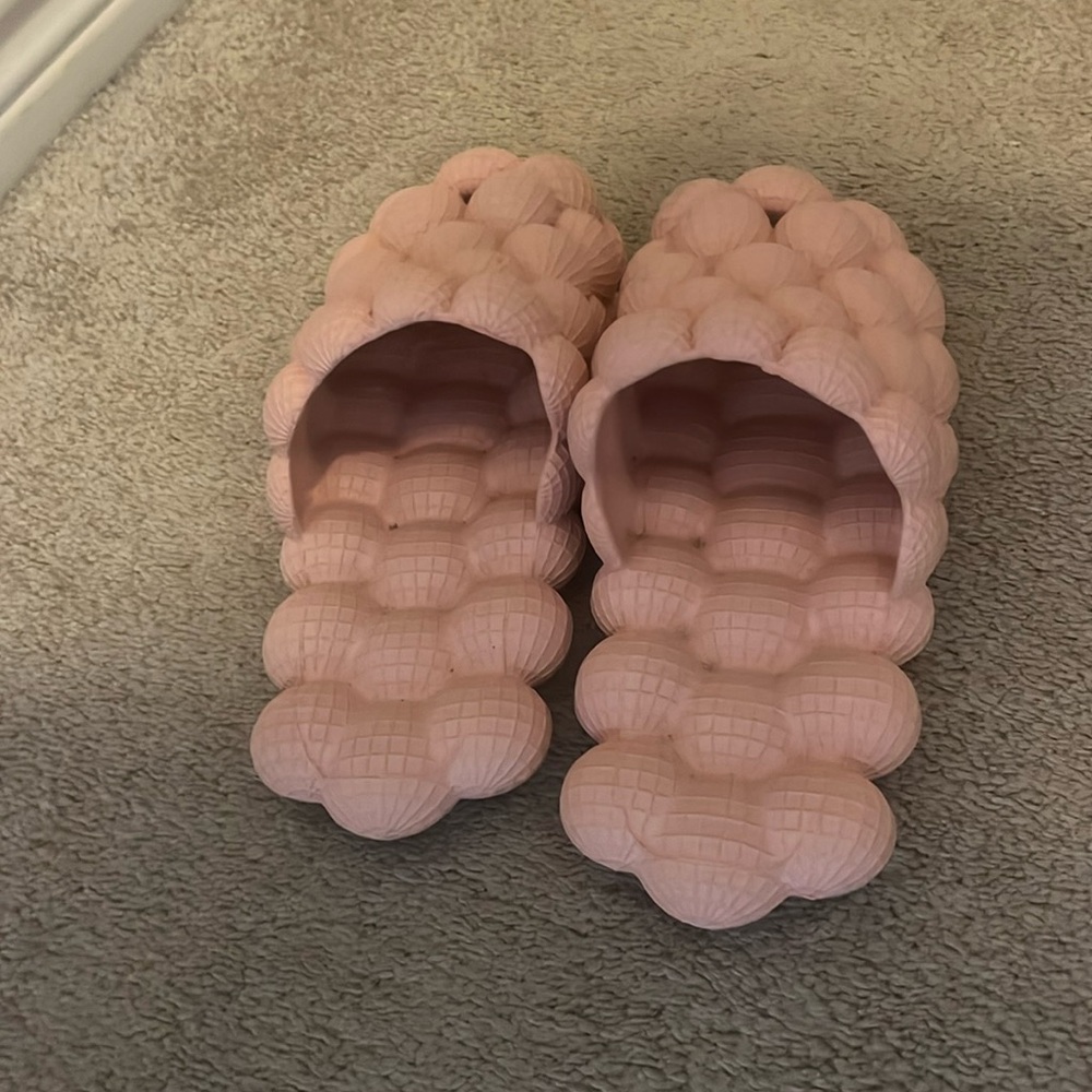 12.5 Women light pink bubble slides.